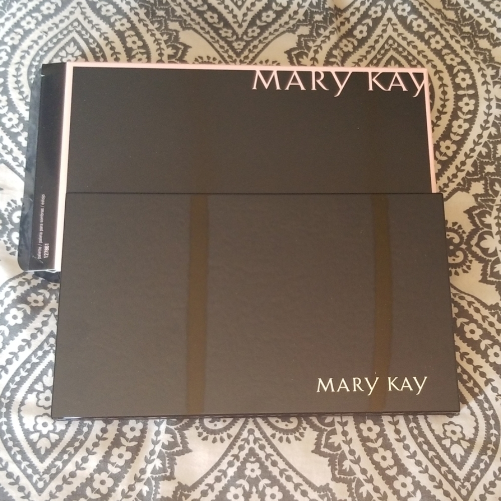Mary Kay Palette & Brush